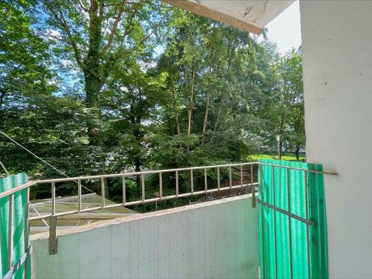 Großzügig geschnittene 2-Zi.-Wohnung mit Balkon! - Foto 1