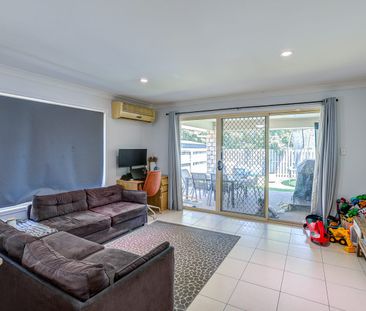 Large 4 Bedroom Family Home - Photo 3