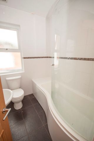 6 Bed Terraced House, Ordnance Road, SO15 - Photo 3