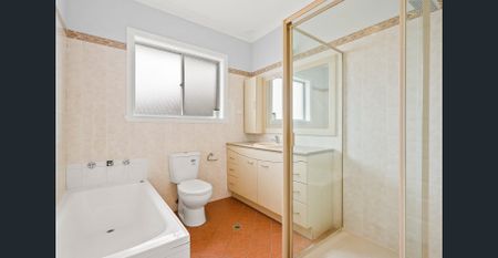 3 BEDROOM FAMILY HOME WITH LAKE & OCEAN VIEWS - Photo 4