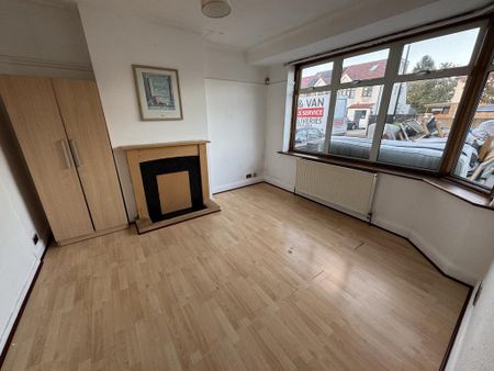 4 bedroom semi-detached house to rent - Photo 5