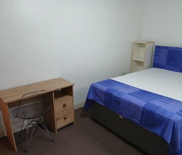 Room in a Shared House, Reservoir Close, CR7 - Photo 3