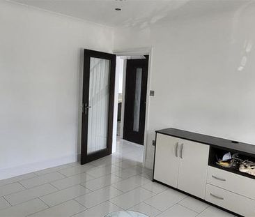 5 bedroom semi-detached house to rent - Photo 6