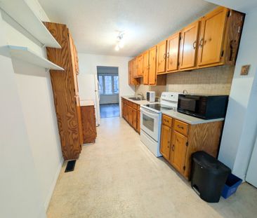 13 Doncaster Blvd, St. Catharines - 2 Bedroom Detached House - Photo 3