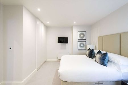 A simply stunning three bedroom apartment in this well run and sought after mansion block. - Photo 2