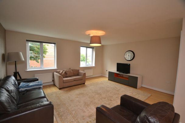 4 bed Town House for Rent - Photo 1