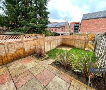 2 bedroom flat to rent - Photo 2