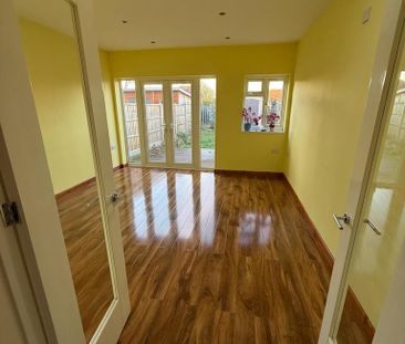 3 bedroom terraced house to rent - Photo 2