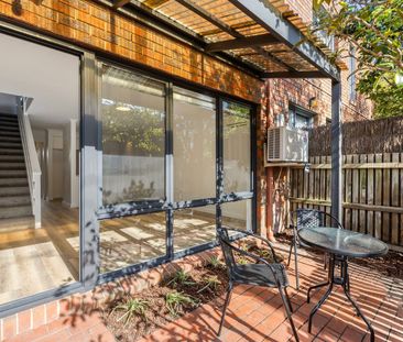 Central Geelong, Renovated Townhouse - Photo 4