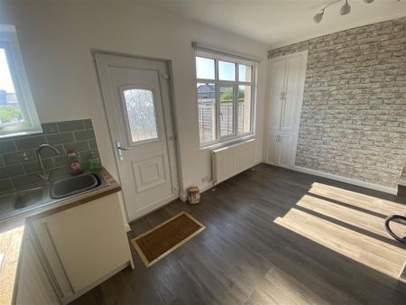 3 bedroom terraced house to rent - Photo 5