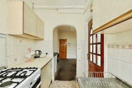 3 bedroom House To Let - Photo 2