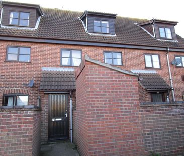 Weavers Close Stalham, Norwich - Photo 1