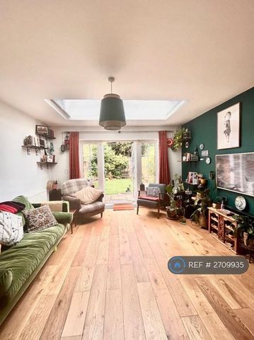 4 bedroom terraced house to rent - Photo 2