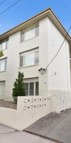 Spacious Two-Bedroom Apartment in Prime South Yarra Location - Photo 1