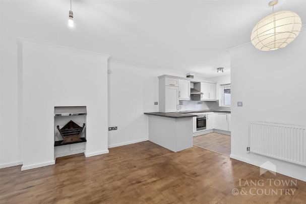 NORTH HILL - Photo 1