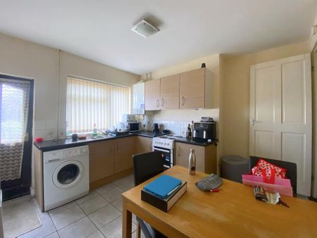 2 bedroom terraced house to rent - Photo 4