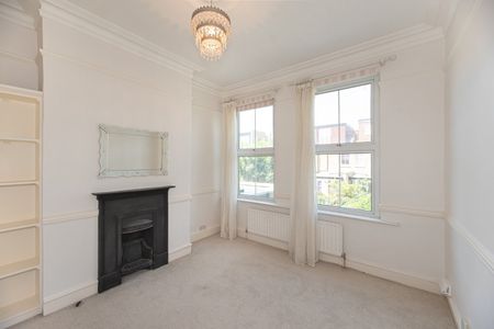 5 Bed Semi-Detached House, Queens Road, SW19 - Photo 2