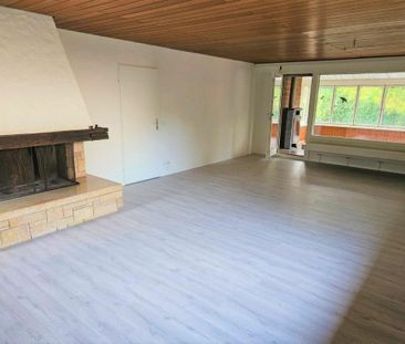 Freistehendes 5.5-Zimmer-Einfamilienhaus mit Nebenräumen à 35 m2 un... - Photo 1