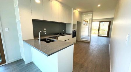 Spacious 4 bedroom with 2 Bathrooms Plus guest toilet - Photo 4