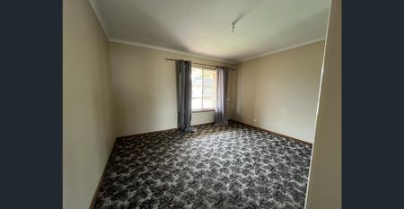 Low Maintenance unit in Prime Northern Suburbs Locaton - Photo 2