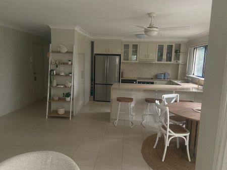 Bedroom with individual study room and bathroom - Photo 5