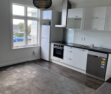 2 bedroom apartmen in Mount Eden - Photo 2