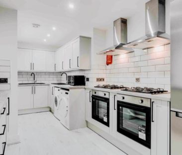 6 Beds 5 Baths - Photo 4