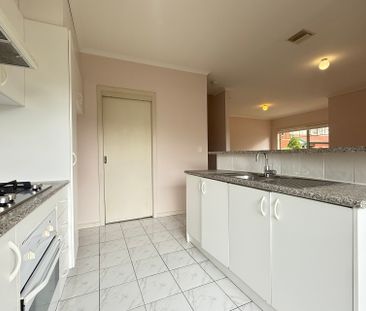 1 Scarborough Square, Mont Albert North - Photo 2