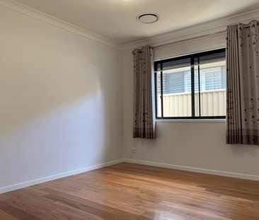 Large, Modern Family Home in Prime Location - Photo 3