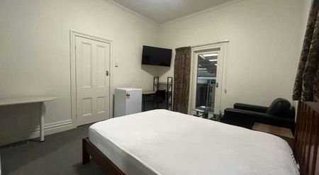 Fully Furnished Ensuite room on London Street - Photo 5