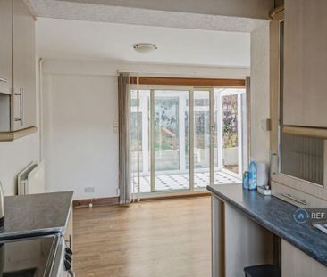 2 bedroom end of terrace house to rent - Photo 3