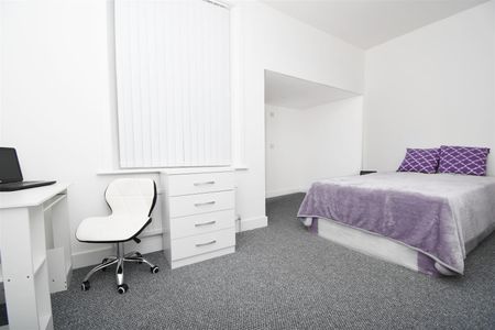 1 bed house to rent in Berry Street, Burnley, BB11 - Photo 2