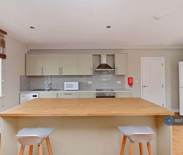 4 bedroom flat to rent - Photo 3