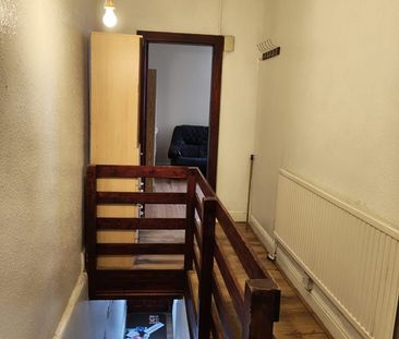 Room in a Shared House, Pascal St, M19 - Photo 4
