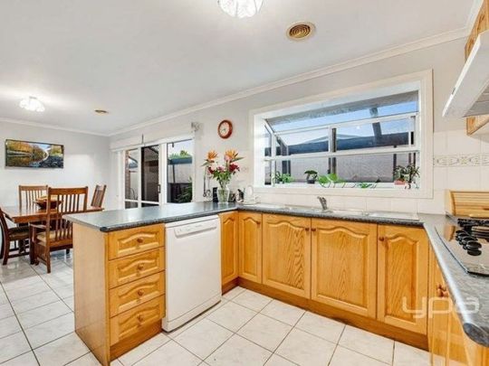 2 Padstowe Court, CRAIGIEBURN - Photo 1