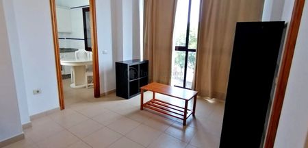 Se alquila en Guargacho partamento de 1 dormitorio - Photo 2