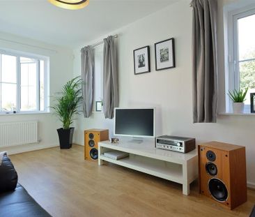 3 bedroom semi-detached house to rent - Photo 2