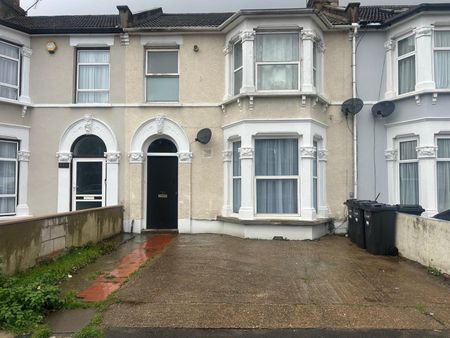 1 Bed Flat, St Albans Road, IG3 - Photo 4