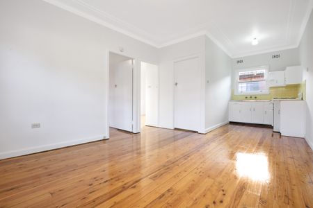 4/10 Frederick Street, WOLLONGONG NSW 2500 - Photo 2