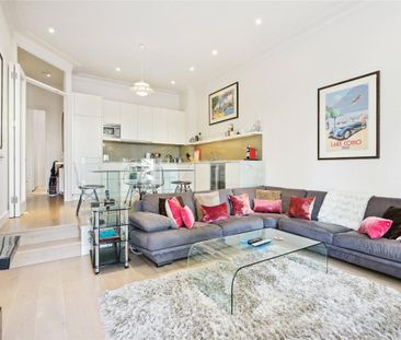 2 bedroom flat in Earls Court - Photo 1