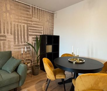 Hils Titanium-metrou, 2 camere mobilat utilat-TOTUL NOU - Fotografie 3