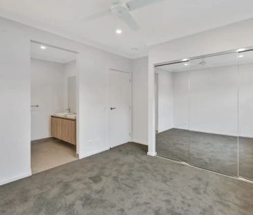“4 BEDROOMS, MULTIPLE LIVING AREAS + STUDY & DUCTED AIR” - Photo 6