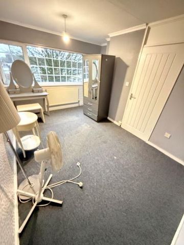 3 bedroom end of terrace house to rent - Photo 2