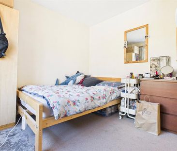 4 bedroom semi-detached house to rent - Photo 6