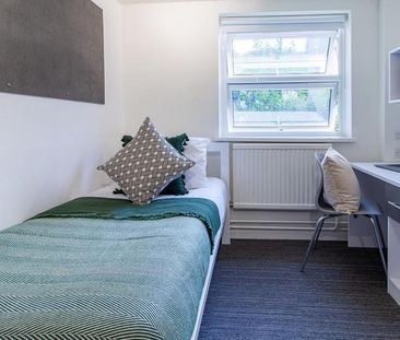 1 bedroom in a flat share to rent - Photo 5