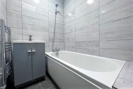 House Share to rent - Mangold Way, Erith, DA18 - Photo 2