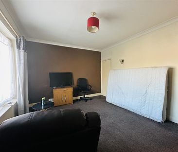 Arbury Road, Warwickshire, CV10 - Photo 5