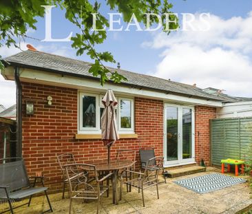 2 bedroom bungalow to rent Marine Walk, Hayling Island, PO11 - Photo 1