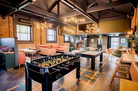 4 Bed Apartment - Photo 5