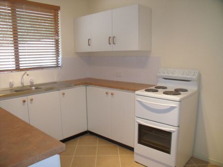 Neat & Tidy Duplex Located in Quiet Location & Great School Zones!!! - Photo 4
